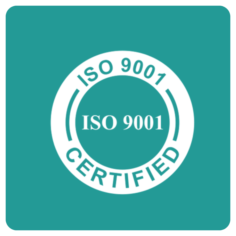 Weißes ISO 9001 Certified Siegel auf türkisfarbenem Hintergrund.