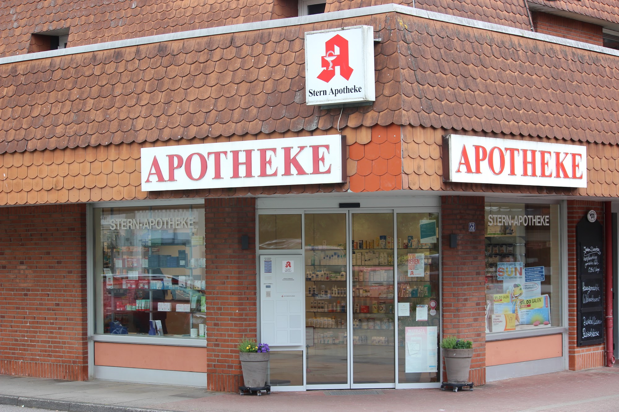 Außenansicht der Stern-Apotheke in der Engelsbyer Straße in Flensburg