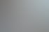 Drei Personen im Büro, eine Frau zeigt auf ein Whiteboard, zwei weitere Personen schauen zu.