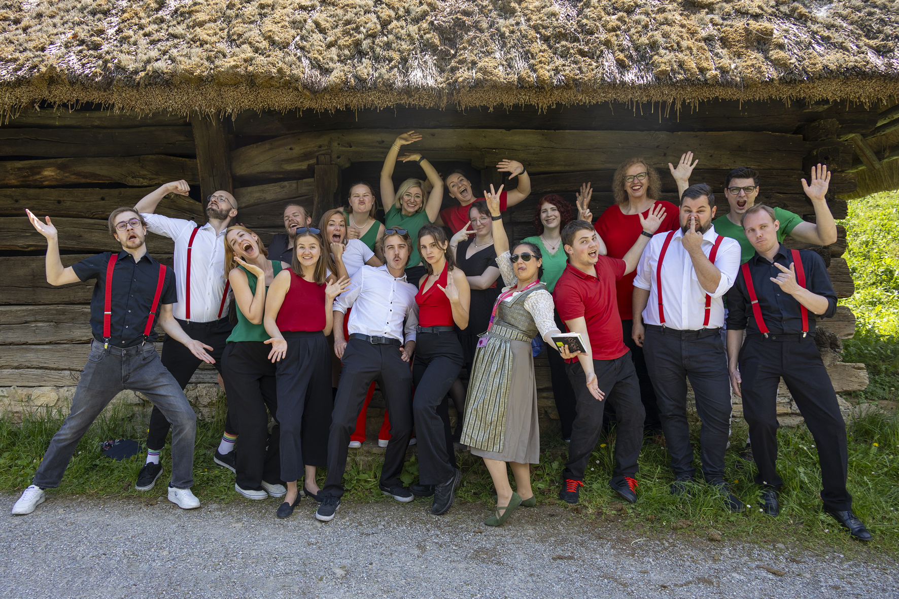Die Laarer and Kammerchor Stimmpfeffer at the open air finale in the Freilichtmuseum Stübing, Voices of Spirit 2024