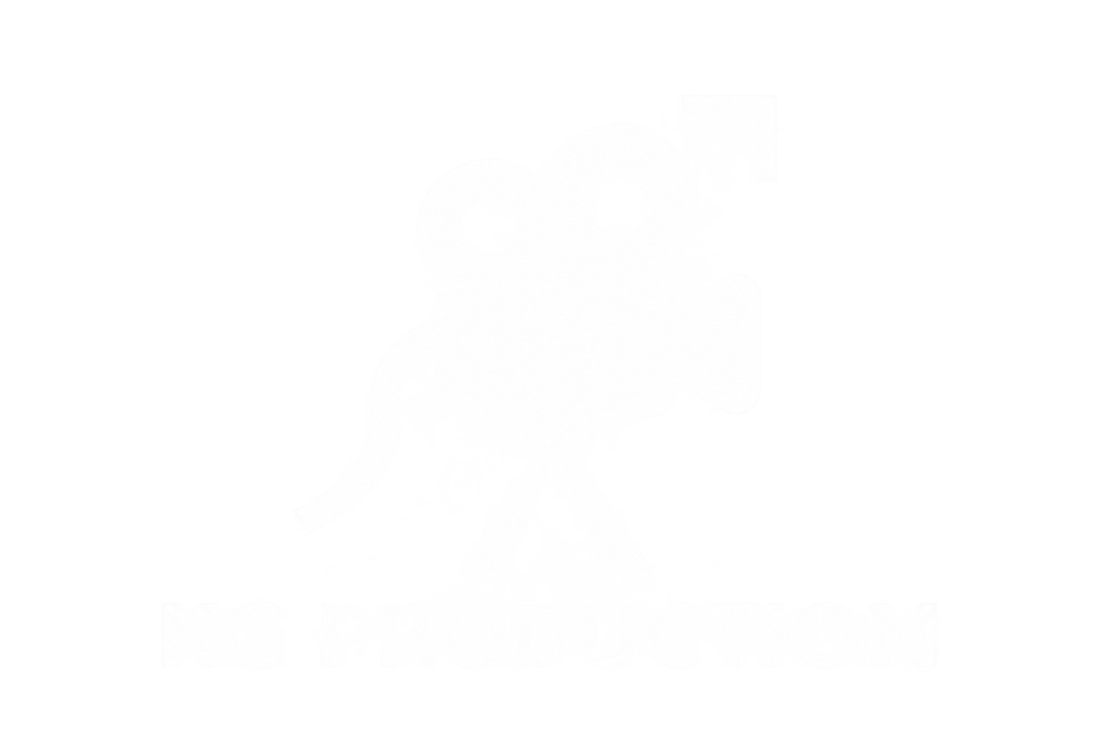 Weißes Logo einer Filmkamera auf Stativ mit dem Schriftzug KG PRODUCTION auf schwarzem Hintergrund.