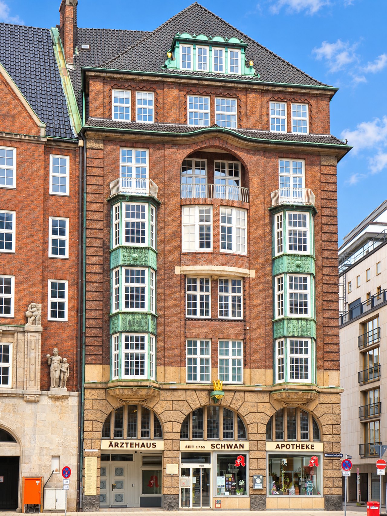 Denkmalgeschütztes Ärztehaus der Arthro Clinic in der Hamburger Innenstadt