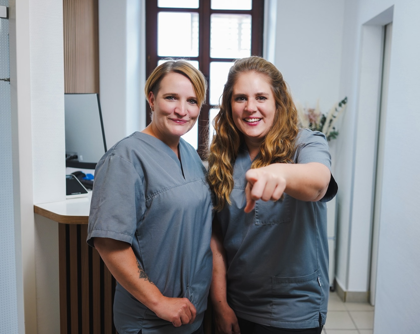 Team bei der Arbeit in der Zahnarztpraxis Dr. Lisa Epping