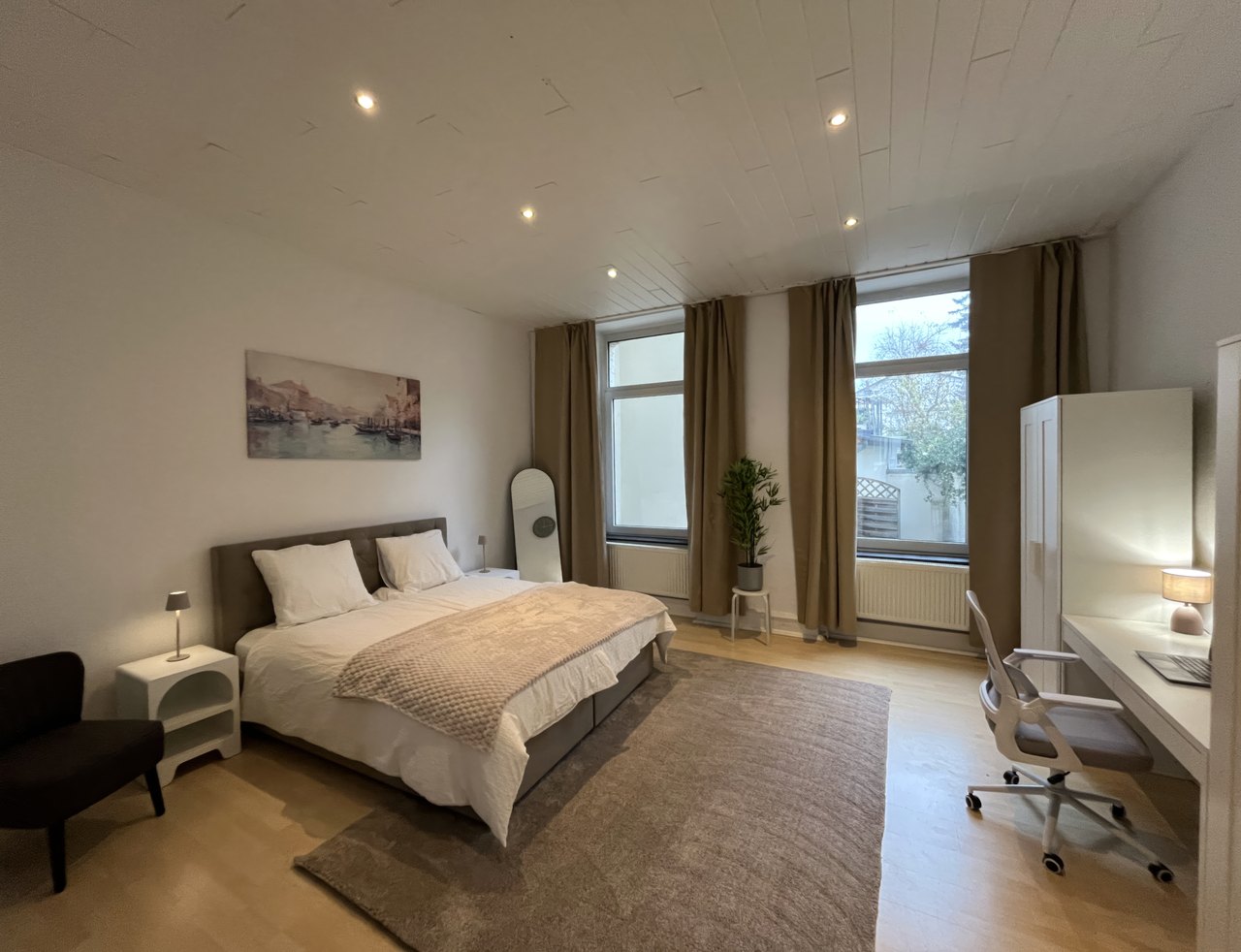 Spacious bedroom