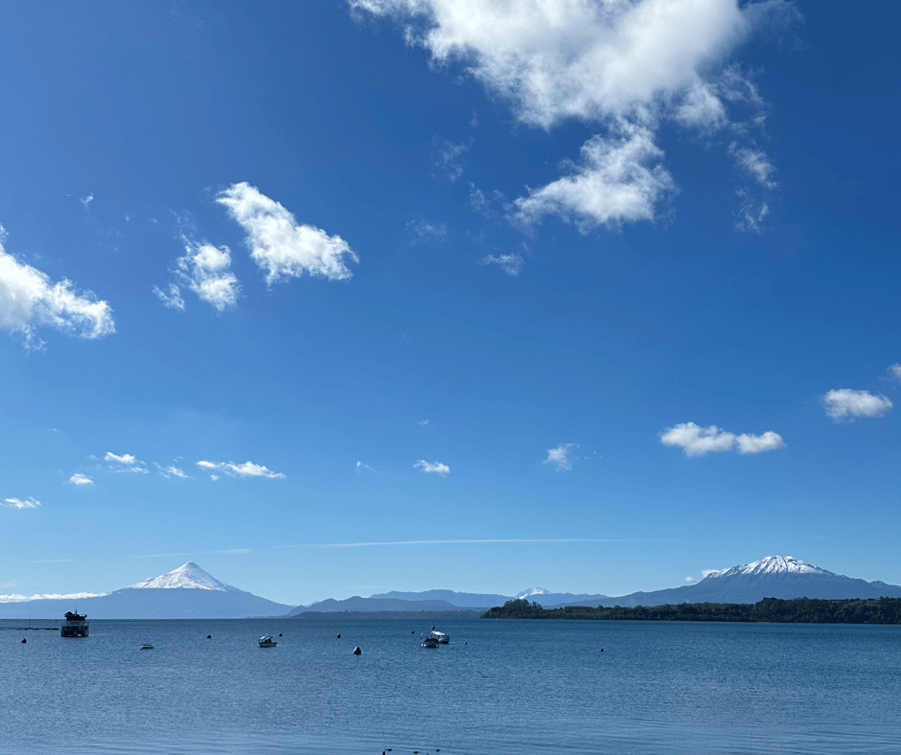 Lago Llanquihue con el volcán Osorno al fondo, Puerto Varas