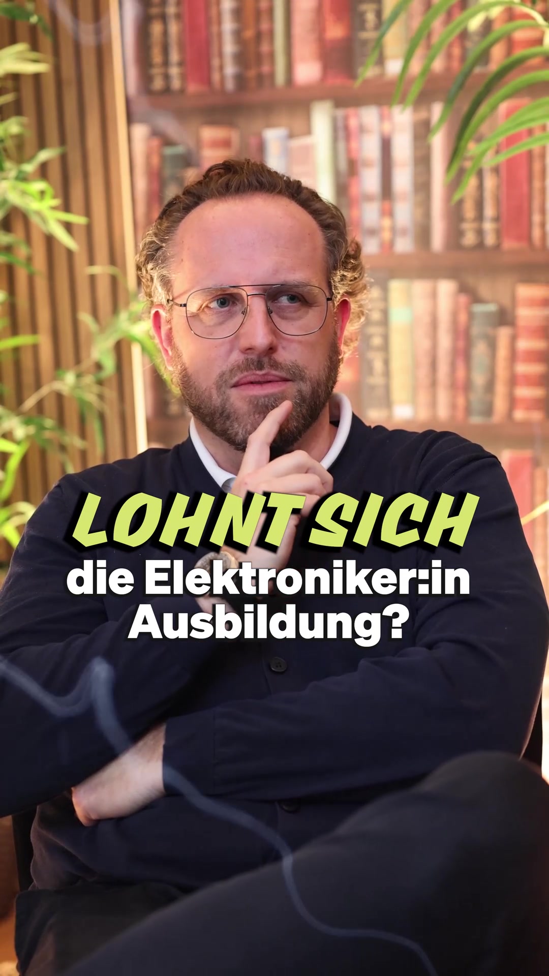 Standbild aus dem Video über die Elektroniker:in-Ausbildung bei der BEW