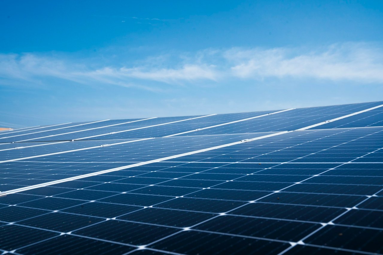 Photovoltaikanlage auf einem Hausdach – PV-Installation in Lüneburg