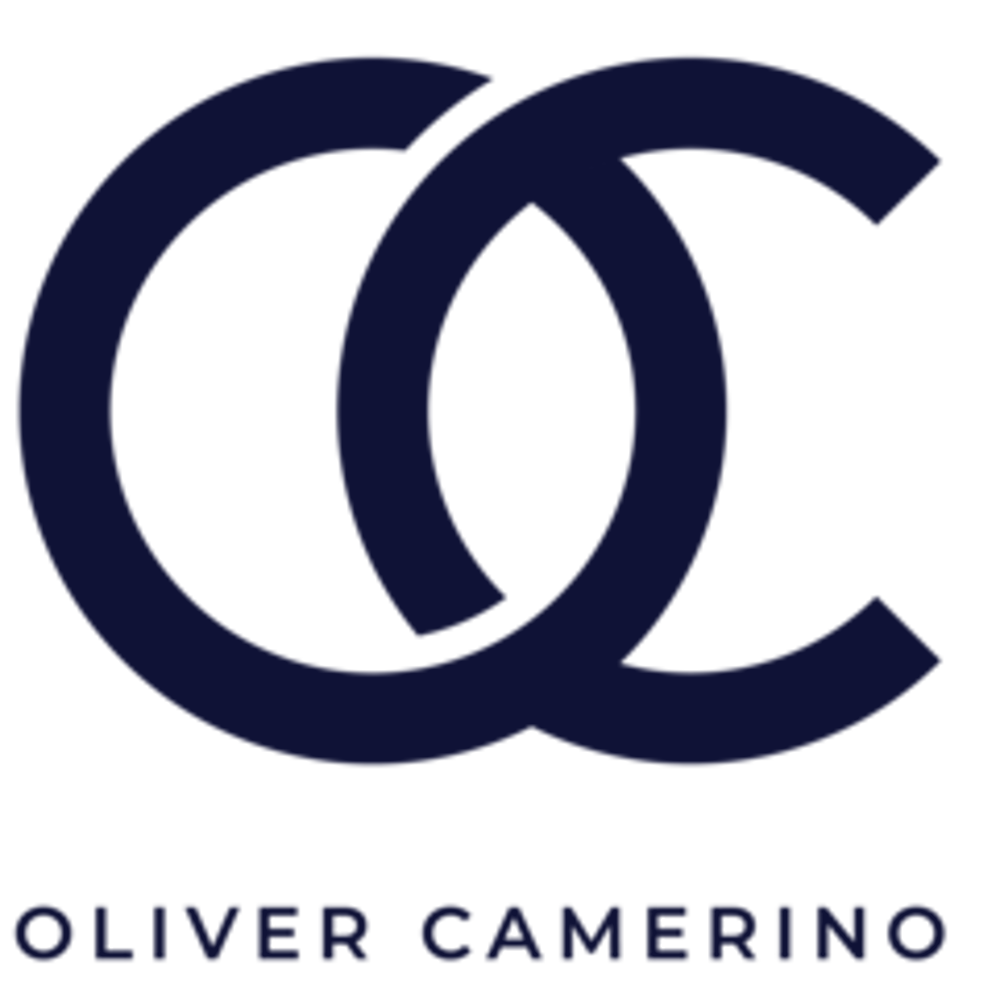 Logo von Oliver Camerino: zwei ineinander verschlungene dunkelblaue Großbuchstaben "C" und darunter der Text "OLIVER CAMERINO".