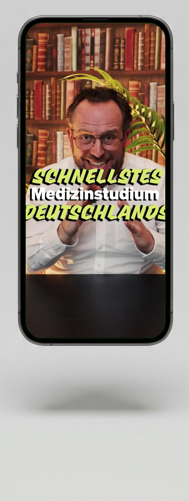 Das Video über das schnellste Medizinstudium Deutschlands auf einem Smartphone