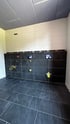 Modernes Badezimmer mit großformatigen Wandfliesen in Hildesheim