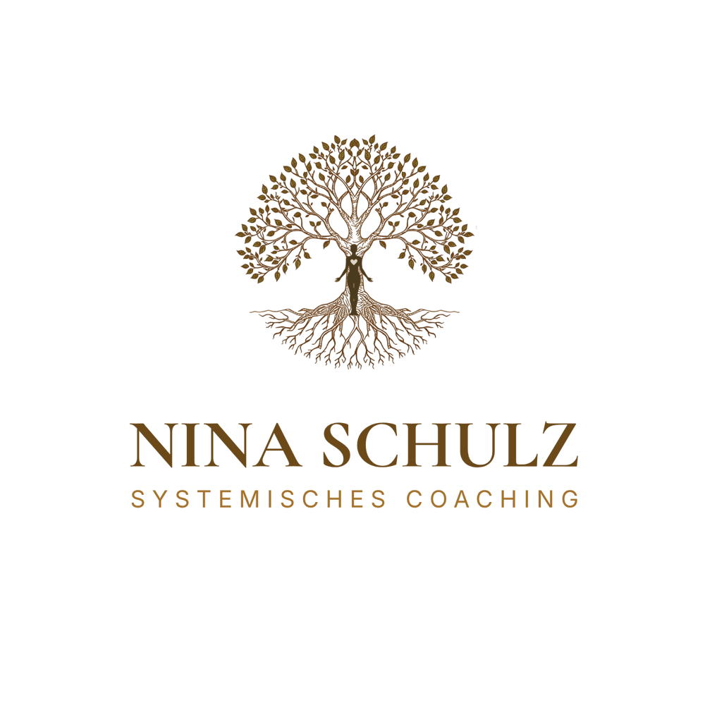 Eine rote Rosenzeichnung in einem Bogenrahmen mit dem Text "NINA SCHULZ" darunter.