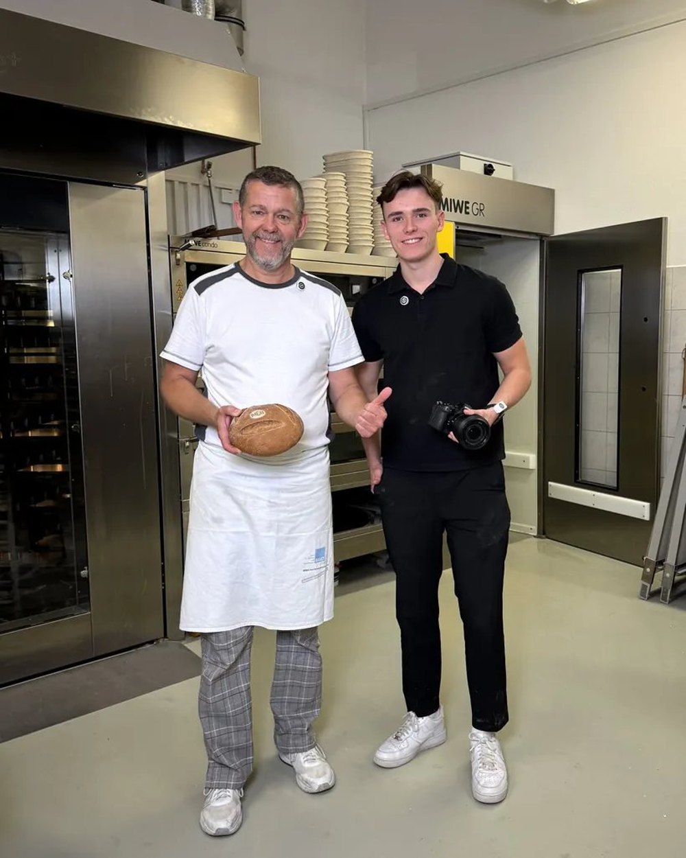 Robin Weitz vor Ort bei Thomas von Meine Glutenfreie Backstube