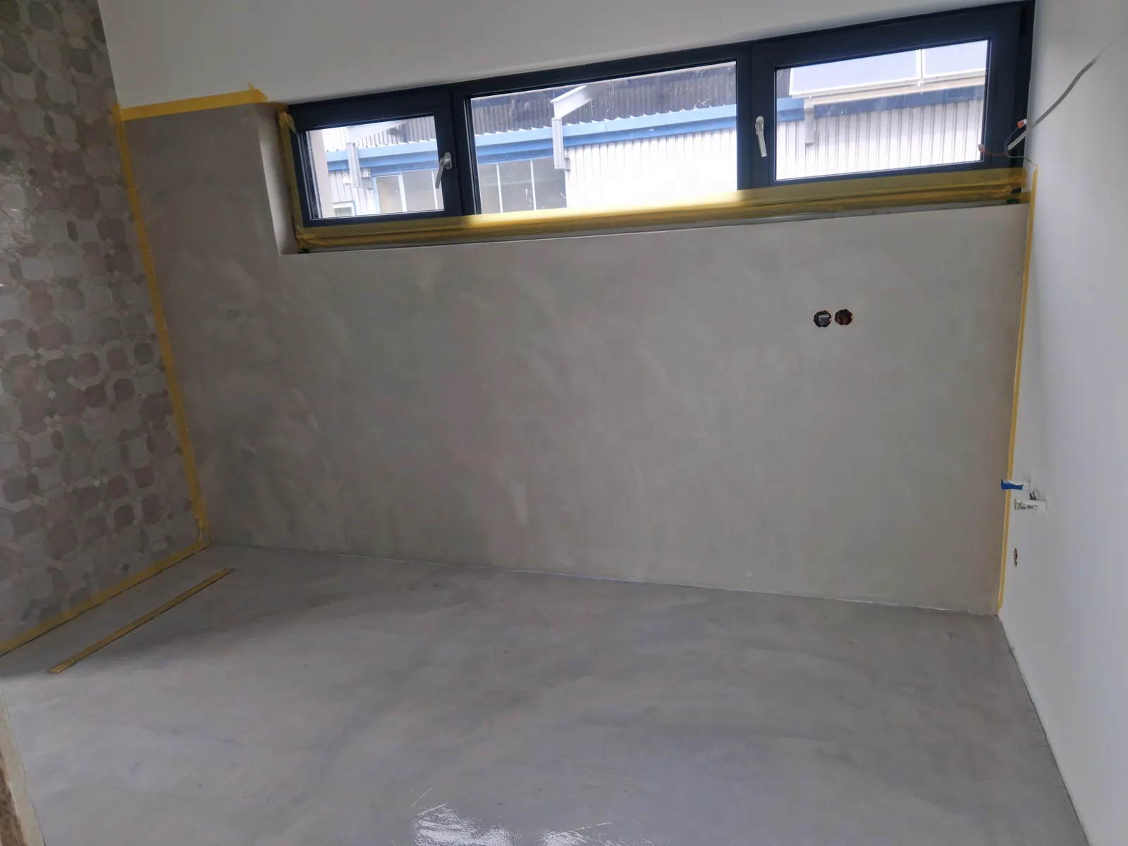 Spachteltechnik an Wand und Boden