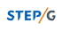STEP/G-Logo mit blauen, orangen und grauen Buchstaben auf dunkelgrünem Hintergrund.