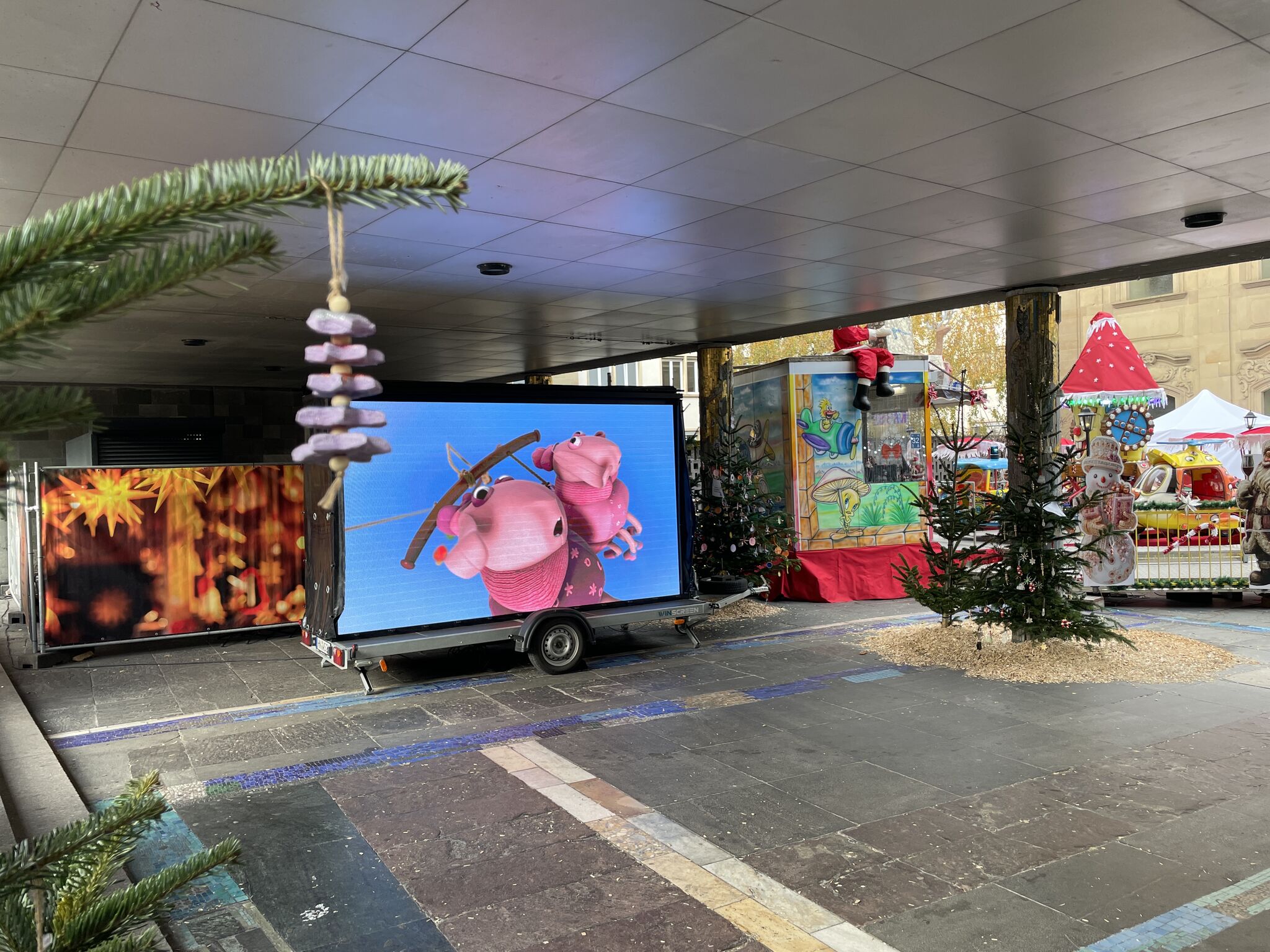 LED-Trailer als Kinderkino auf dem Käthchen-Weihnachtsmarkt Heilbronn