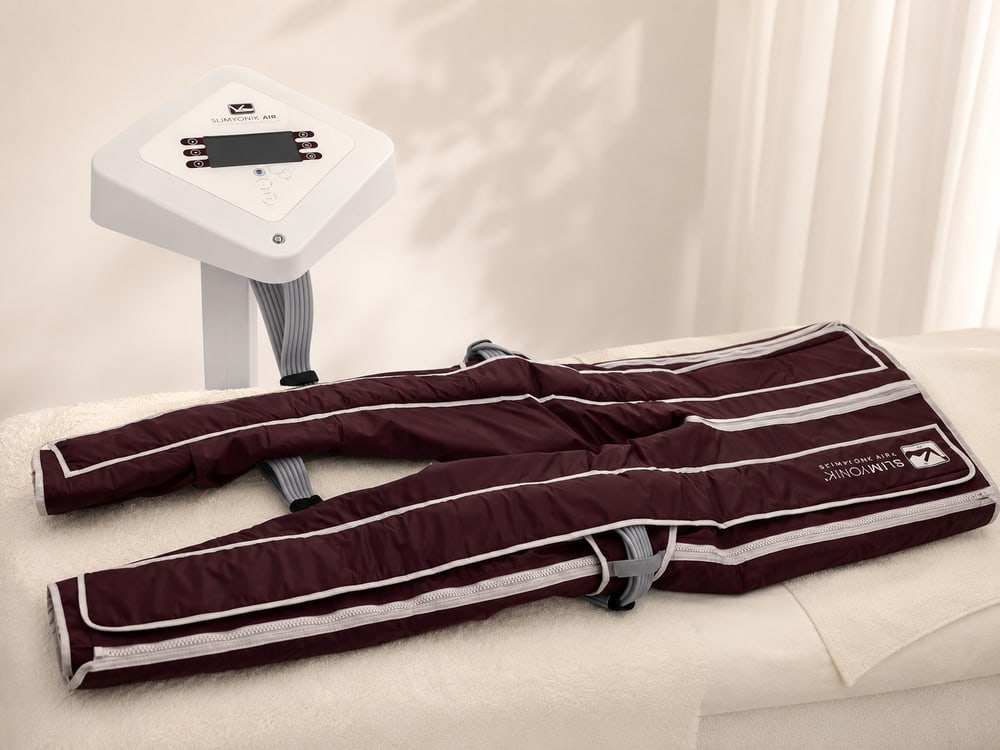 SLIMYONIK AIR Bodystyler mit seinen Luftdruckkammern im SWON Studio in Pforzheim