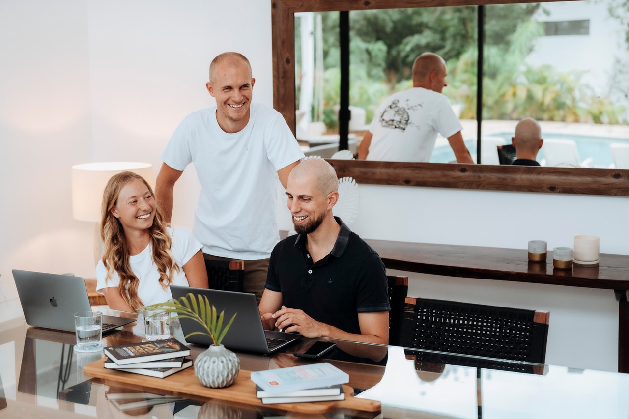 Das Team des Remote Verlags bei der Arbeit