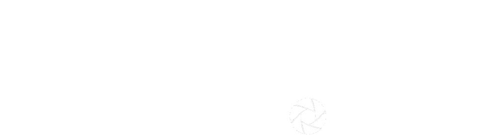 Logo von Dorett Dornbusch Fotografie in weißer Schreibschrift auf schwarzem Hintergrund mit Kamera-Blenden-Symbol.