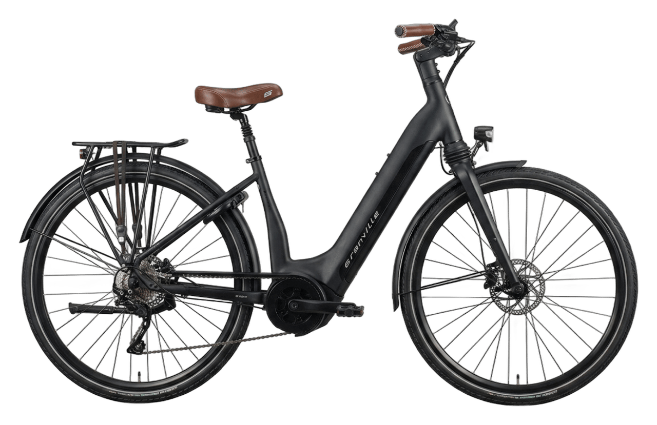 Schwarzes E-Bike mit Mittelmotor und tiefem Einstieg