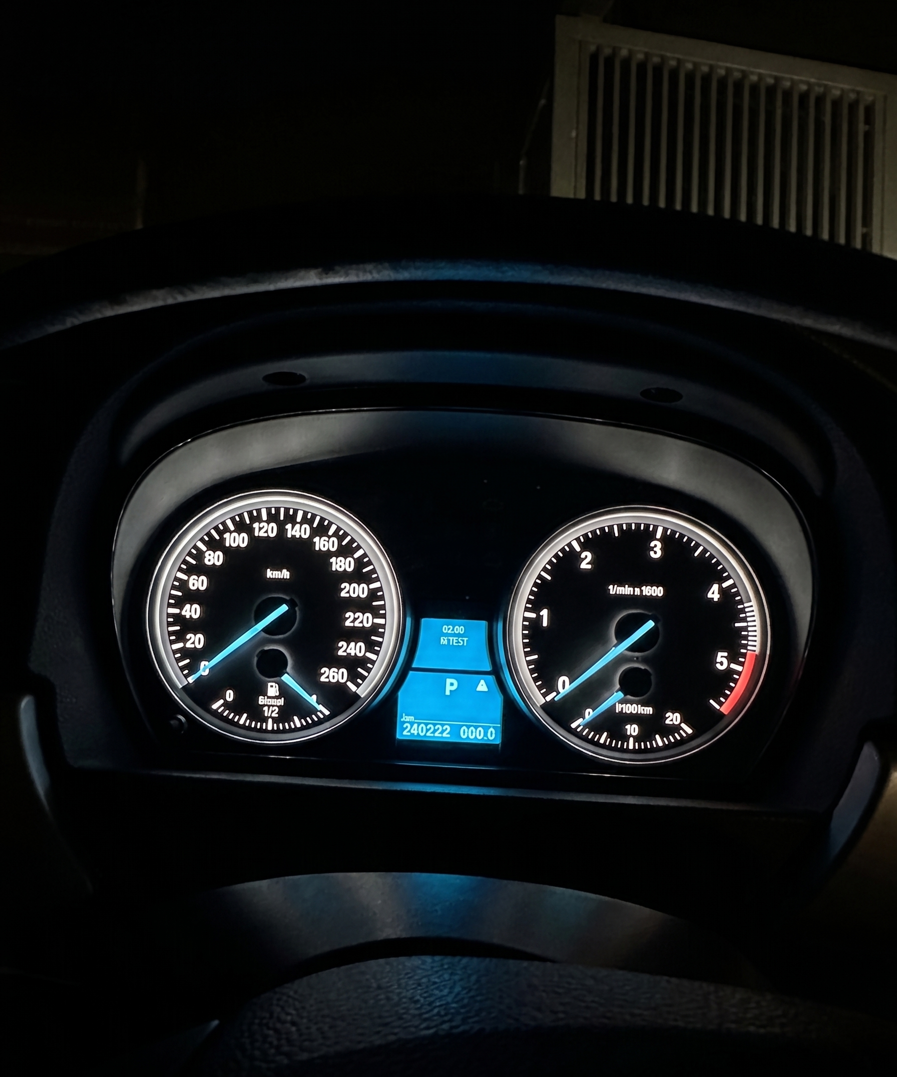 BMW E90 Blaue Nadeln Mit Display