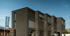 Modernes, dunkles Backsteingebäude mit vier Stockwerken und Jalousien, davor eine weiße Flagge mit "DIGITAL CAMPUS".