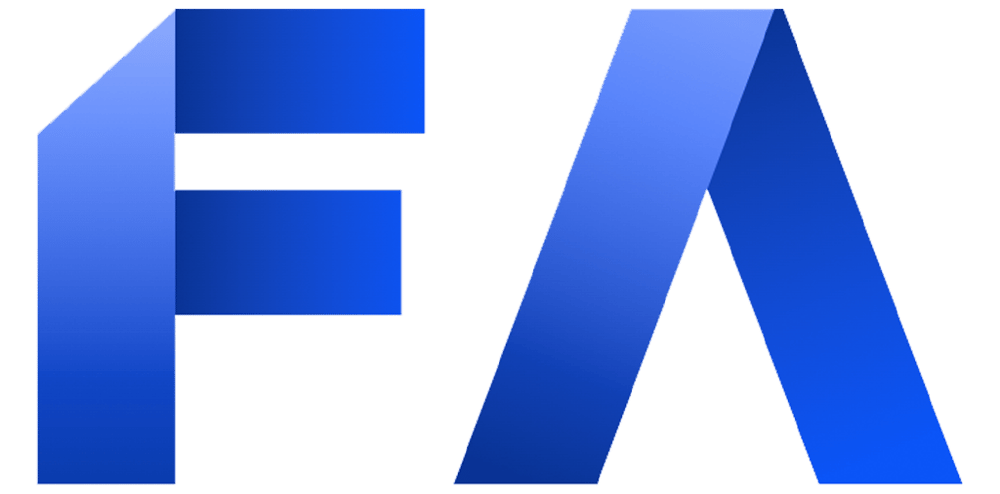 Blaue, gefaltete Buchstaben "FA" mit Farbverlauf von hell- zu dunkelblau.
