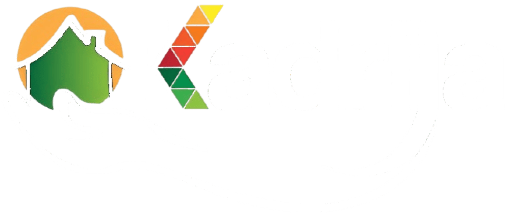 Logo der Firma Kadrija mit grünem Haus-Icon in einer Hand und buntem Buchstaben K vor schwarzem Hintergrund.