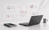 Ein Laptop auf einem Schreibtisch mit schwebenden Infografik-Icons für Suche, Ziel, Team, Herz und Erfolg.