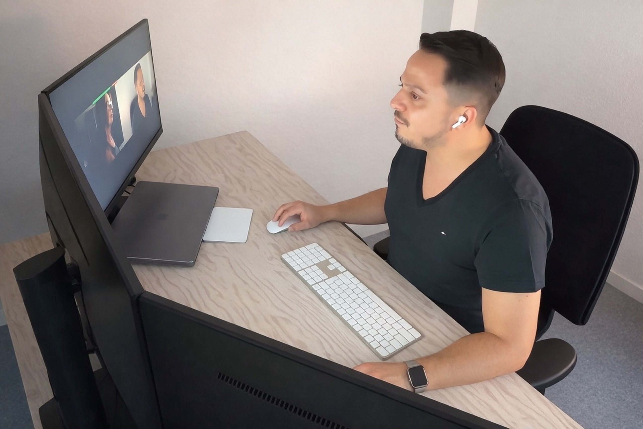 Sam Squillacioti im Videocall bei der Grundriss-Analyse