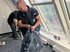 Entfernter Teppichboden wird verpackt