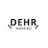 Schwarzes "DEHR AGRAR BIO" Logo auf dunkelgrünem Hintergrund, umrahmt von zwei Pflanzen.