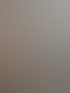 Wohnzimmer mit heller Eichen-Schrankwand, Fernseher, Laminatboden und offenem Werkzeugkoffer im Vordergrund.