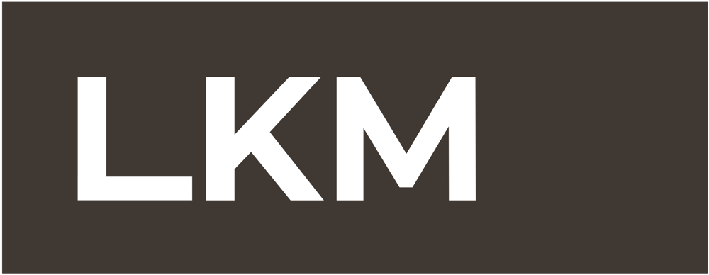 Dunkelgraues LKM-Logo auf weißem Hintergrund mit grünem Rand.
