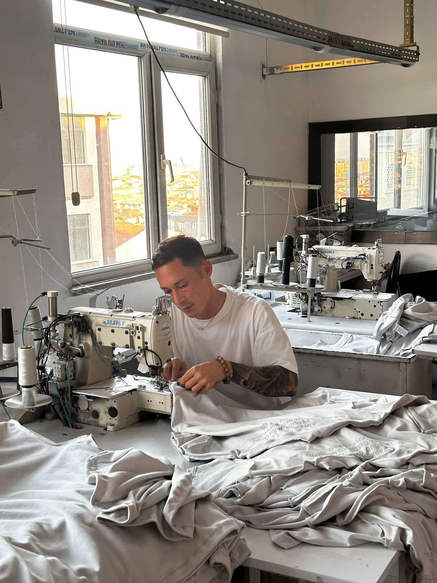 Entwicklung eines Textils an der Nähmaschine