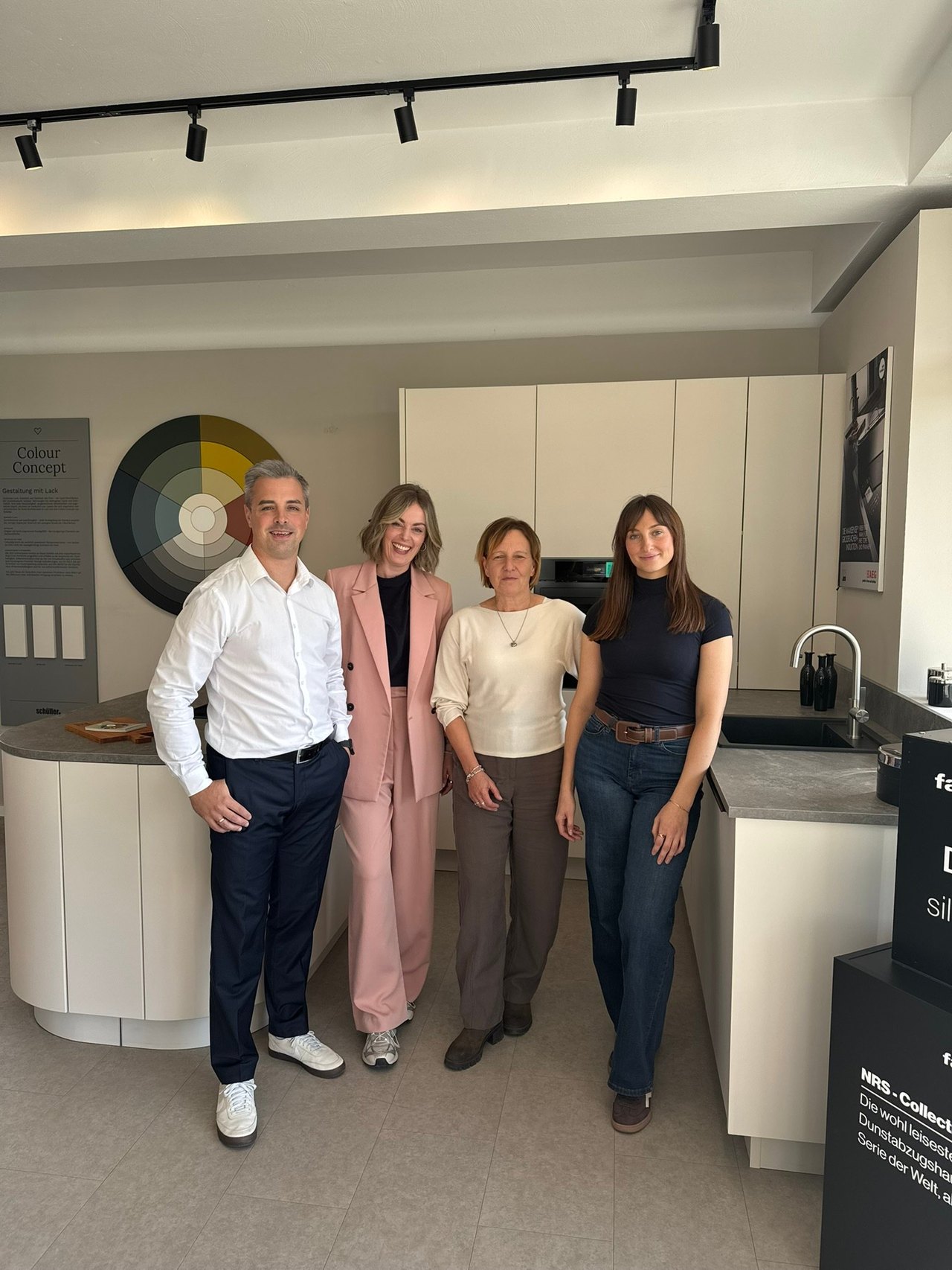 Das Team von Baaler Küchenstudio in der Ausstellung in Heinsberg