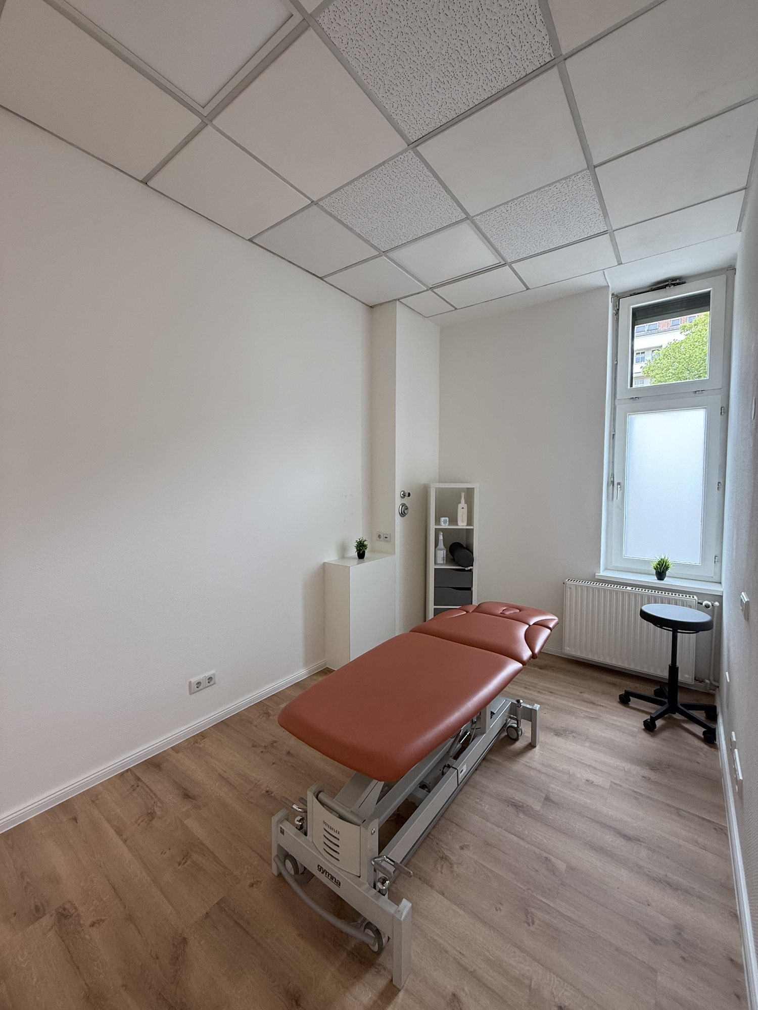 Behandlungsliege für medizinische Massagen bei Physiotherapie Heilmann Berlin