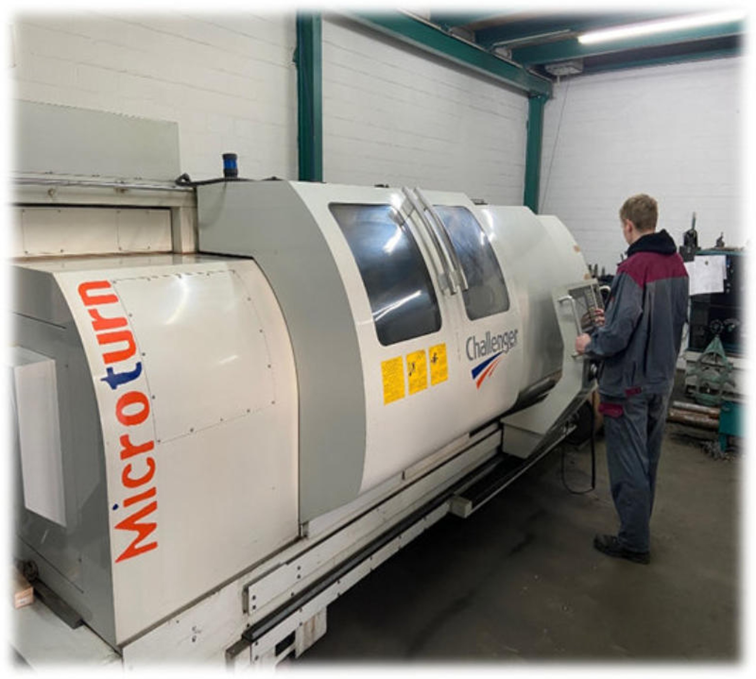 Employee at the CNC lathe