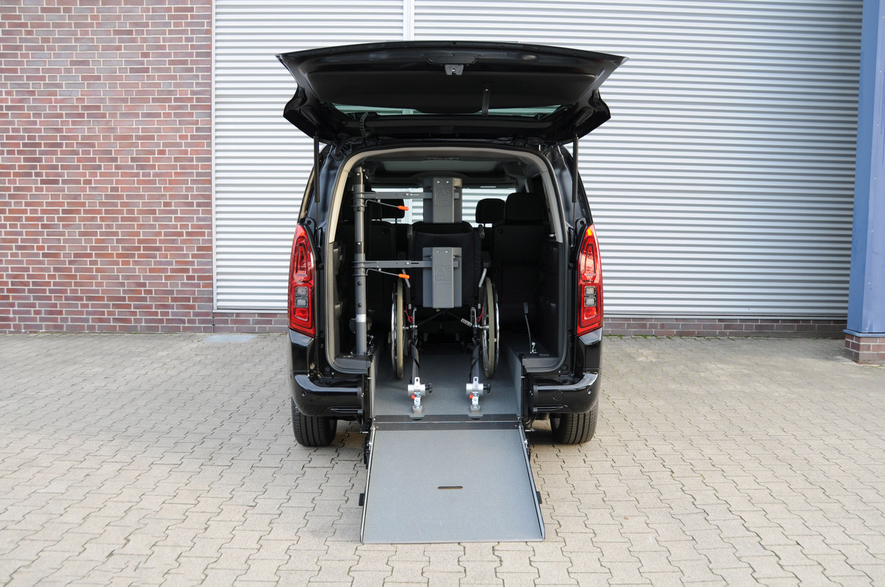 Opel Combo Life mit Heckausschnitt – Bild 3