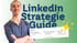 Mann lächelt vor grünem Hintergrund mit "LinkedIn Strategie Guide" und einem Analytik-Dashboard.