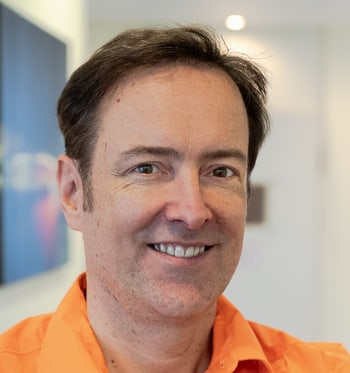 Dr. Simon Müller, Fachzahnarzt für Implantologie und orale Chirurgie