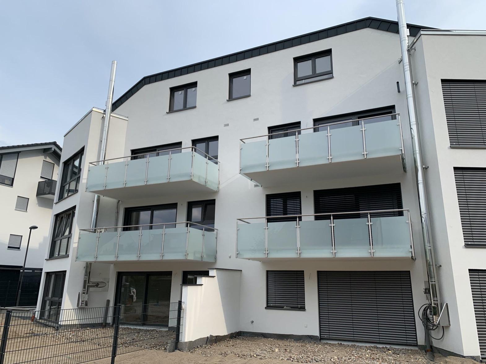 Neubau Oftersheim, Balkonseite kurz vor der Fertigstellung