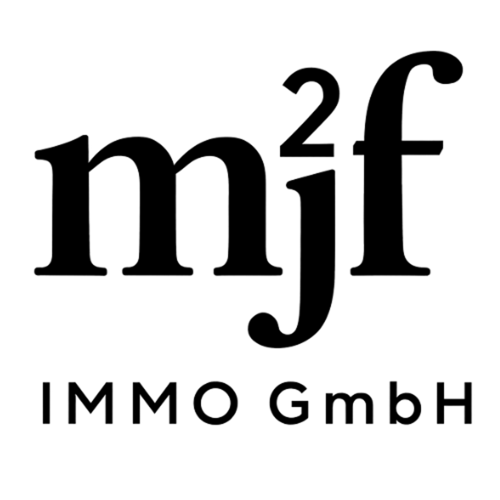 Schwarzes "mj²f" Logo mit "IMMOBILIEN" darunter auf grünem Hintergrund.