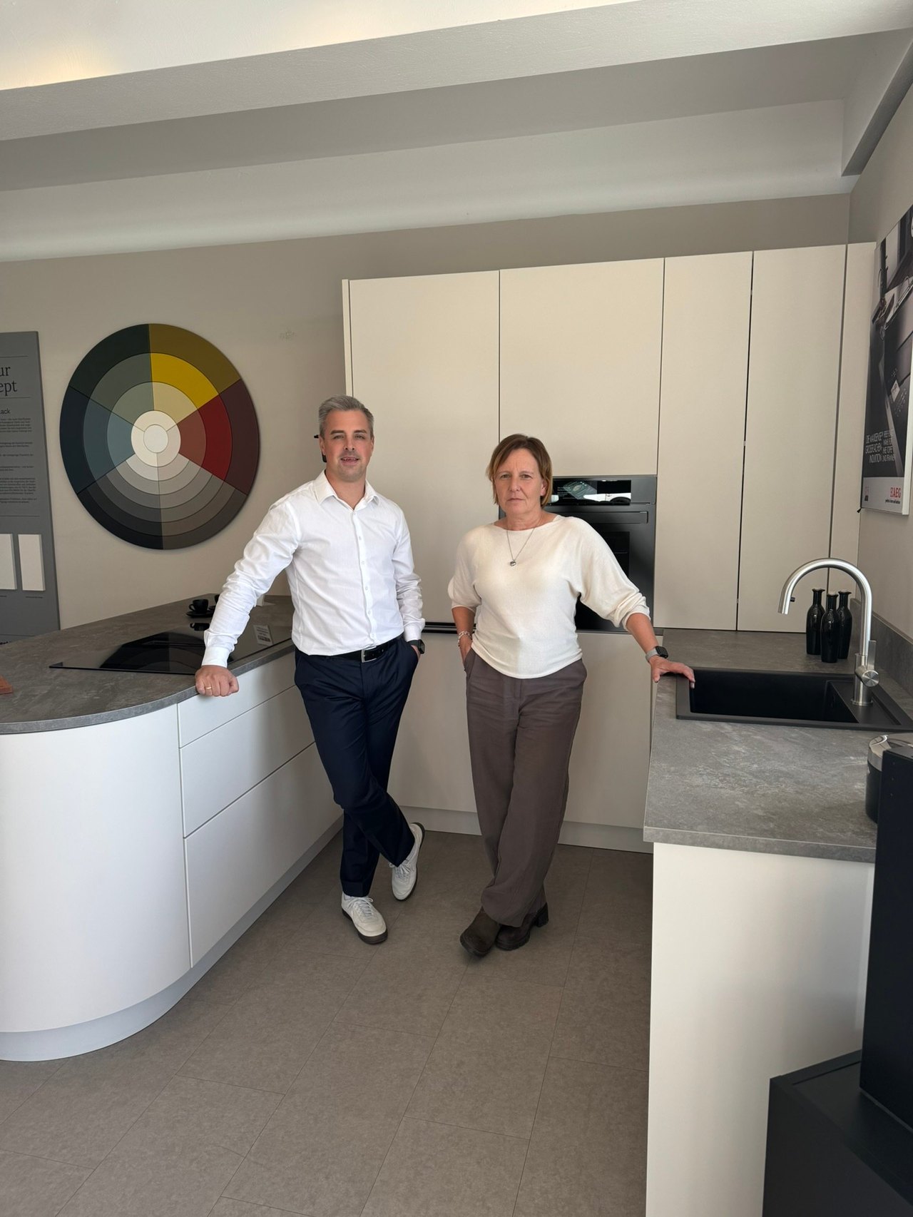 Nicole Senderek und Andreas Paprotny von Baaler Küchenstudio in der Ausstellung in Heinsberg