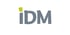 Das Logo zeigt den grauen Text "iDM" mit einem hellgrünen Quadrat über dem "i".