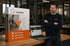 Produktvisualisierung von Handwerk einfach sichtbar mit Laptop und Handwerker im Hintergrund