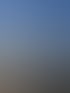 Die Seebrücke Graal-Müritz mit zwei Flaggen und einem Schild bei Sonnenuntergang.