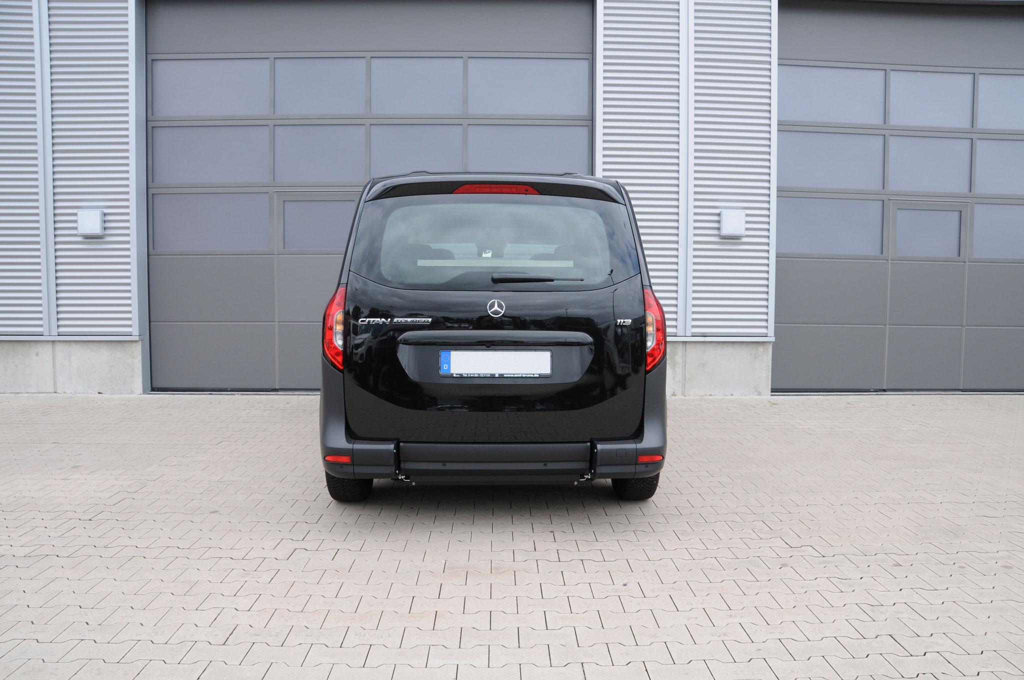 Mercedes Citan / T-Klasse – Heckansicht mit ausgeklappter Rampe