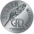 Silbermedaille der Gastronomischen Akademie Deutschlands E.V. mit Federkiel und GAD-Logo auf silbernem Grund.