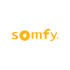 Gelbes Somfy-Logo auf dunkelgrünem Hintergrund.