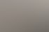 Zwei Techniker montieren eine Klimaanlage auf einem Dach